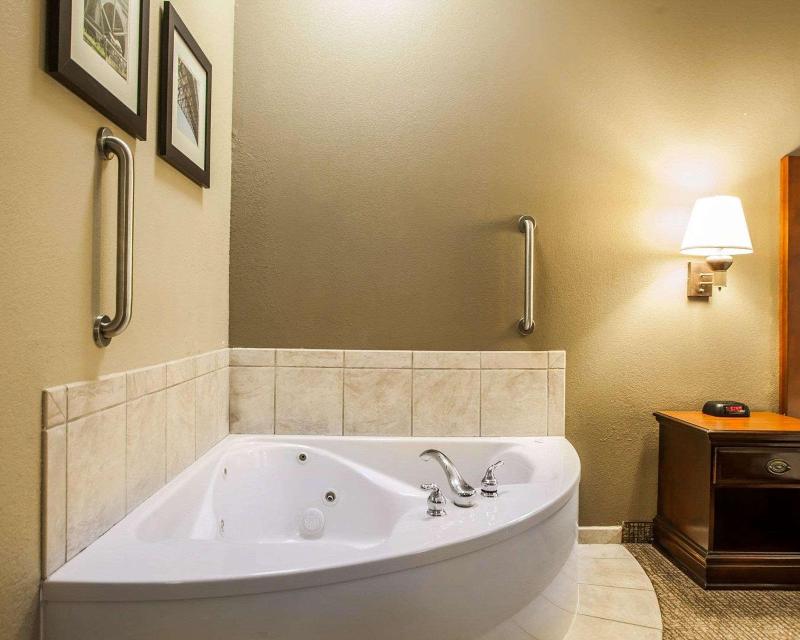 Comfort Inn & Suites O'Fallon Area image