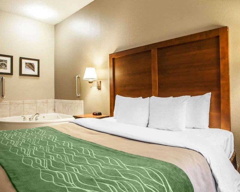 Comfort Inn & Suites O'Fallon Area image