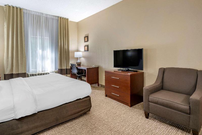 Comfort Inn & Suites O'Fallon Area image