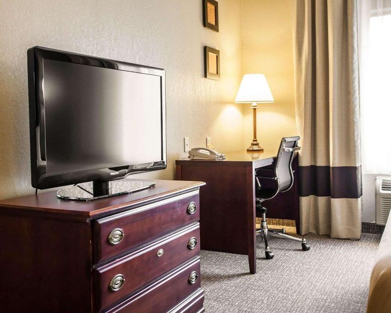 Comfort Inn & Suites O'Fallon Area image