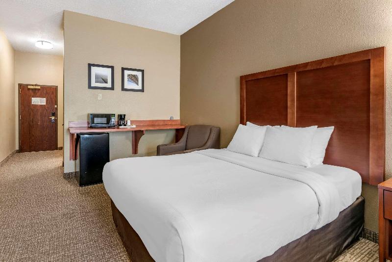 Comfort Inn & Suites O'Fallon Area image