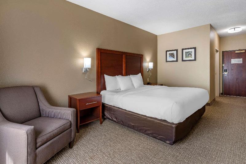 Comfort Inn & Suites O'Fallon Area image