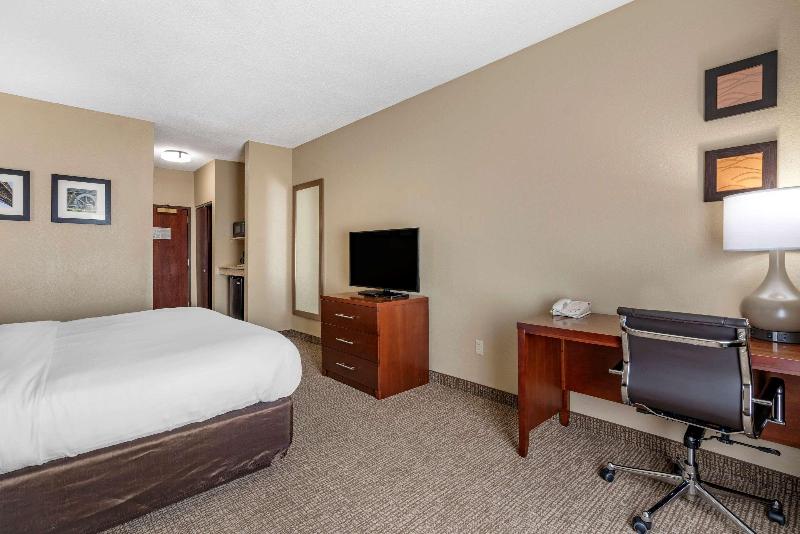 Comfort Inn & Suites O'Fallon Area image