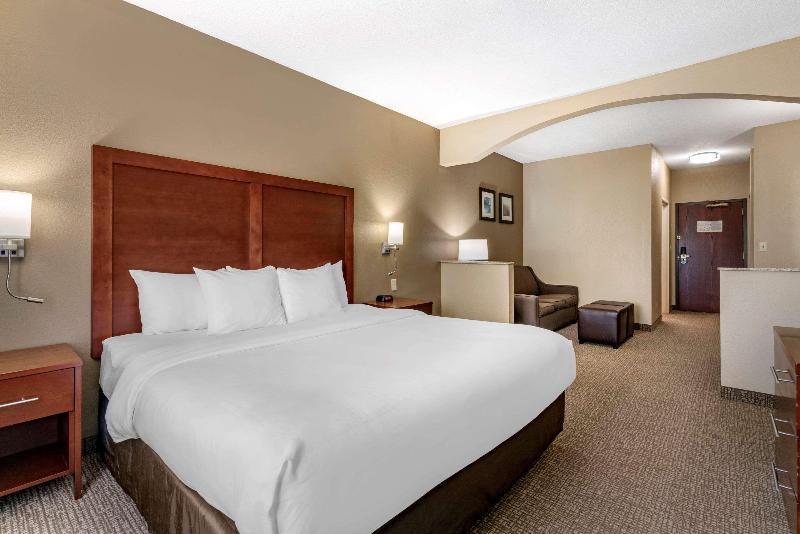 Comfort Inn & Suites O'Fallon Area image