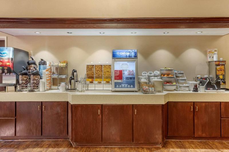Comfort Suites Historic Route 66 image