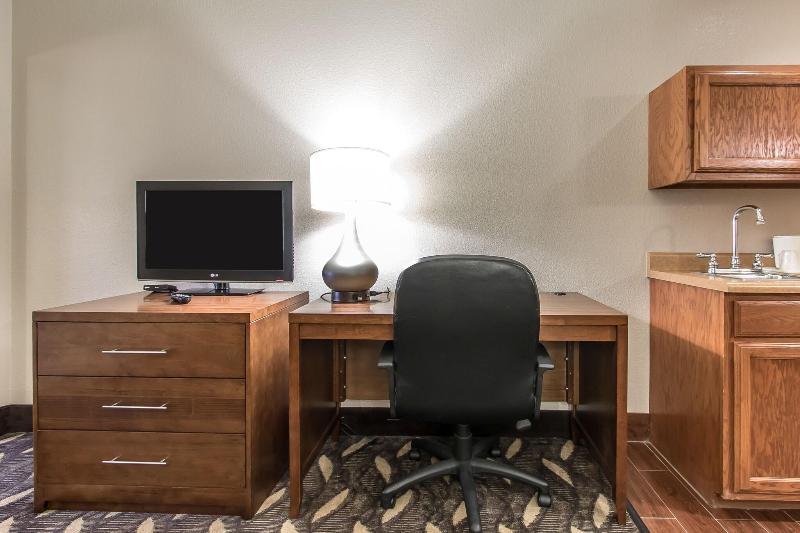 Comfort Suites Historic Route 66 image