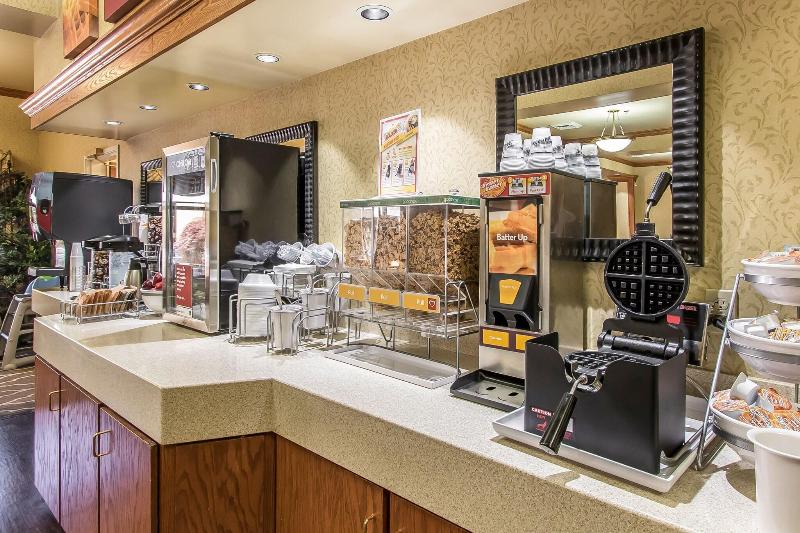Comfort Suites Historic Route 66 image