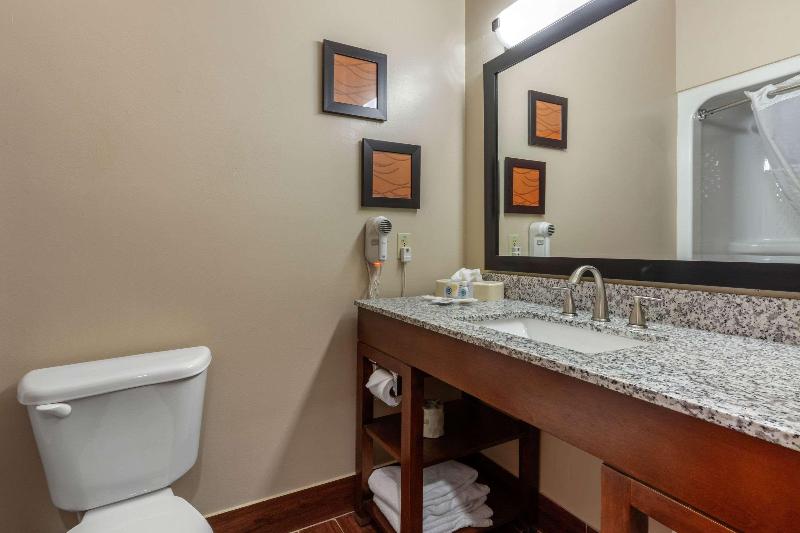 Comfort Suites Historic Route 66 image