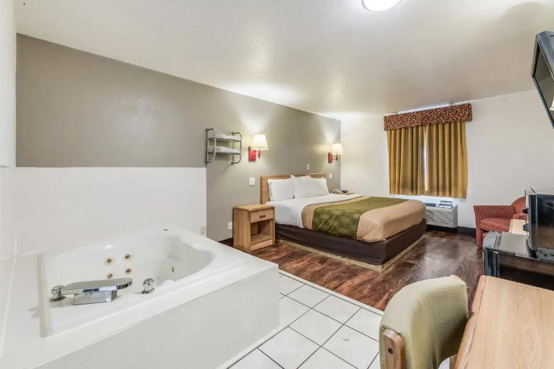 Econo Lodge Truman Inn image