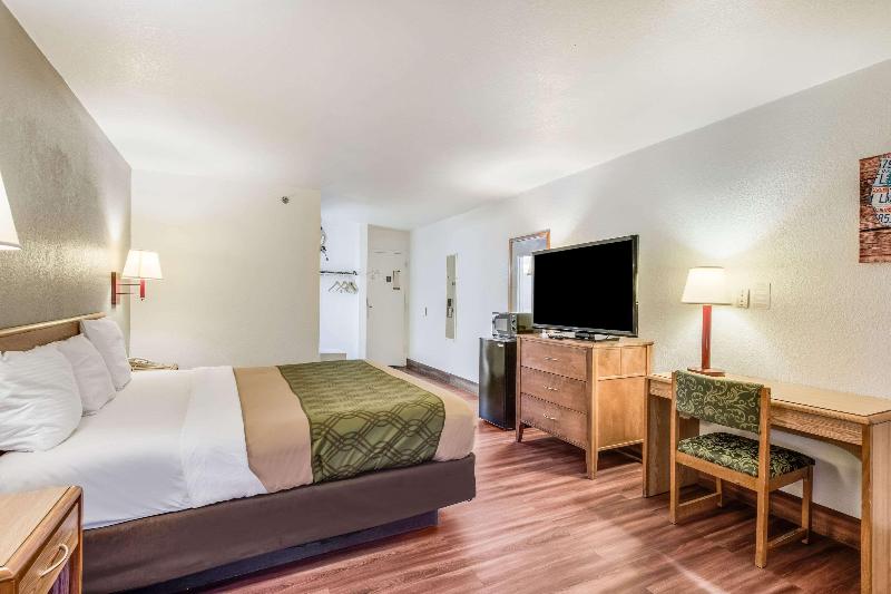 Econo Lodge Truman Inn image