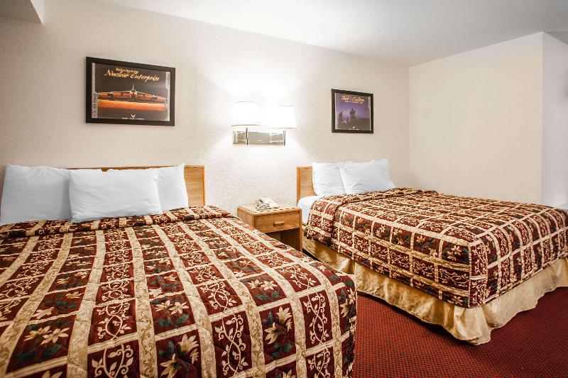 Econo Lodge Truman Inn image