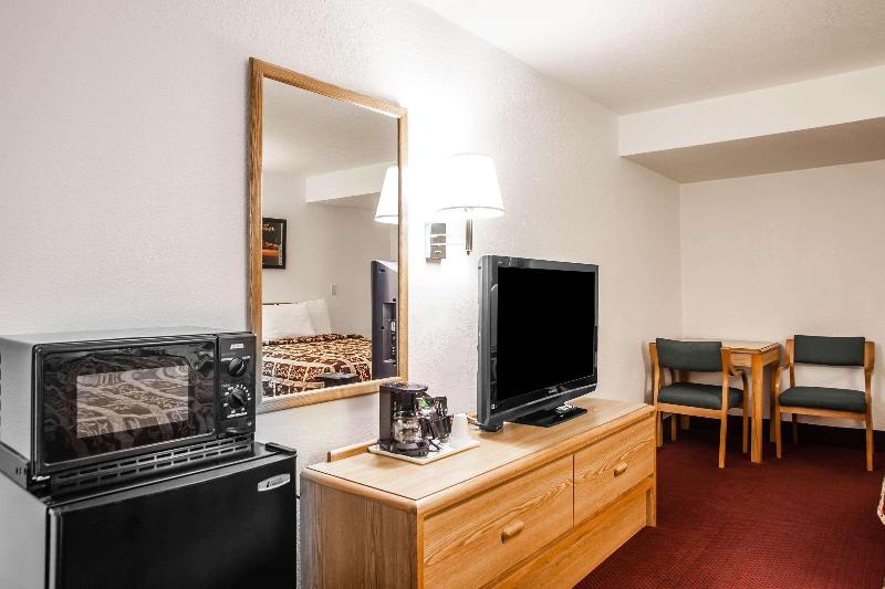 Econo Lodge Truman Inn image