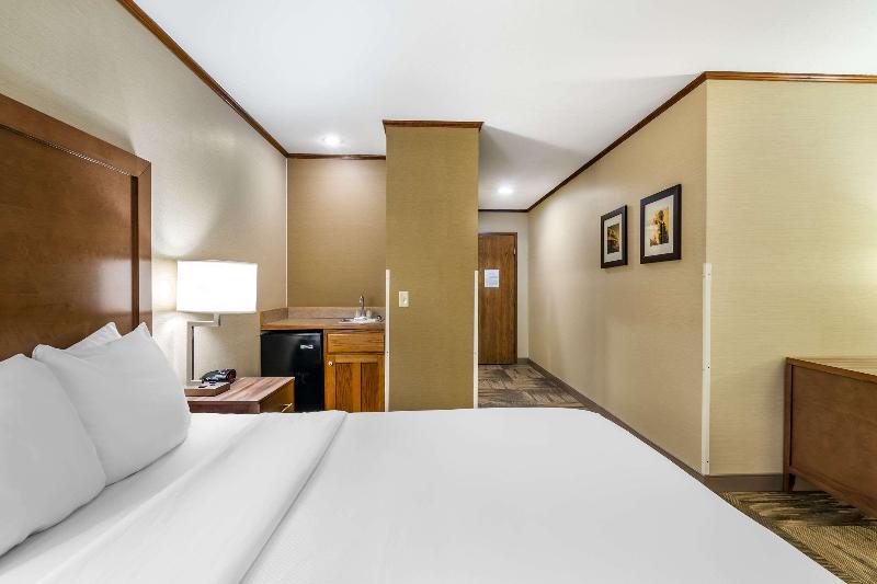 Comfort Inn Sedalia Station image