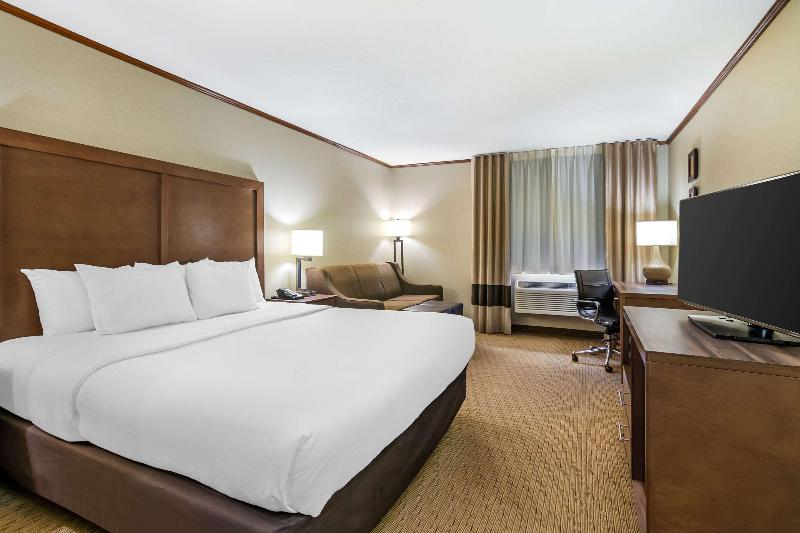 Comfort Inn Sedalia Station image
