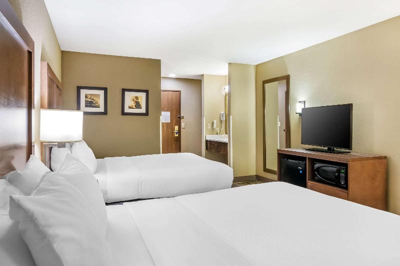 Comfort Inn Sedalia Station image