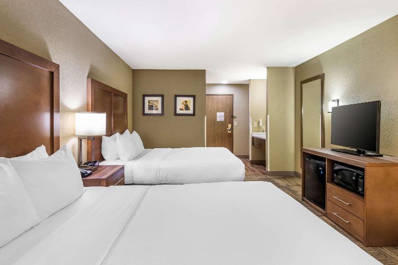 Comfort Inn Sedalia Station image