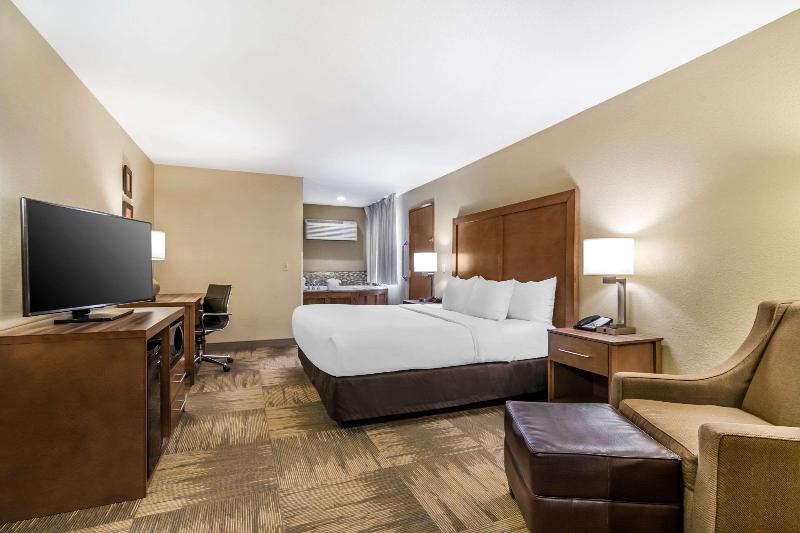 Comfort Inn Sedalia Station image