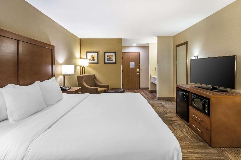 Comfort Inn Sedalia Station image