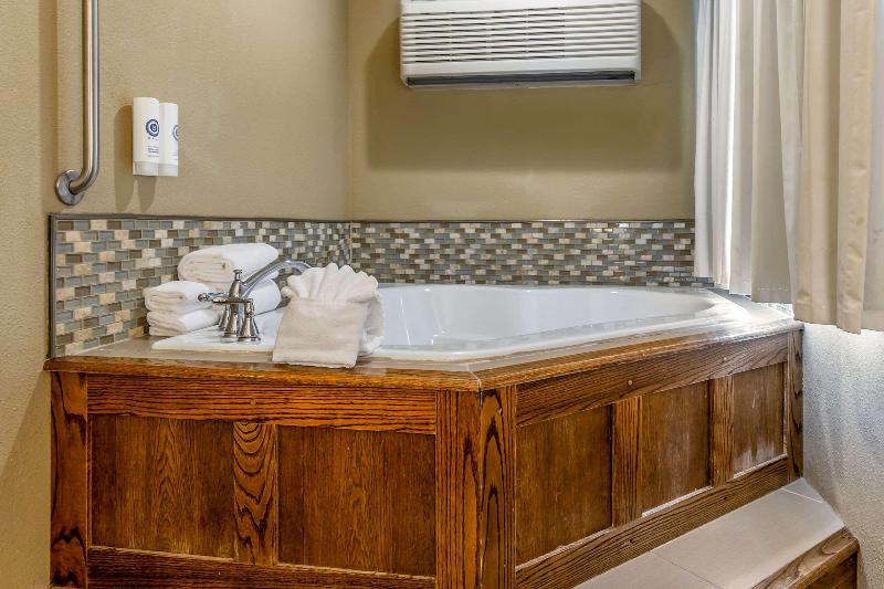 Comfort Inn Sedalia Station image