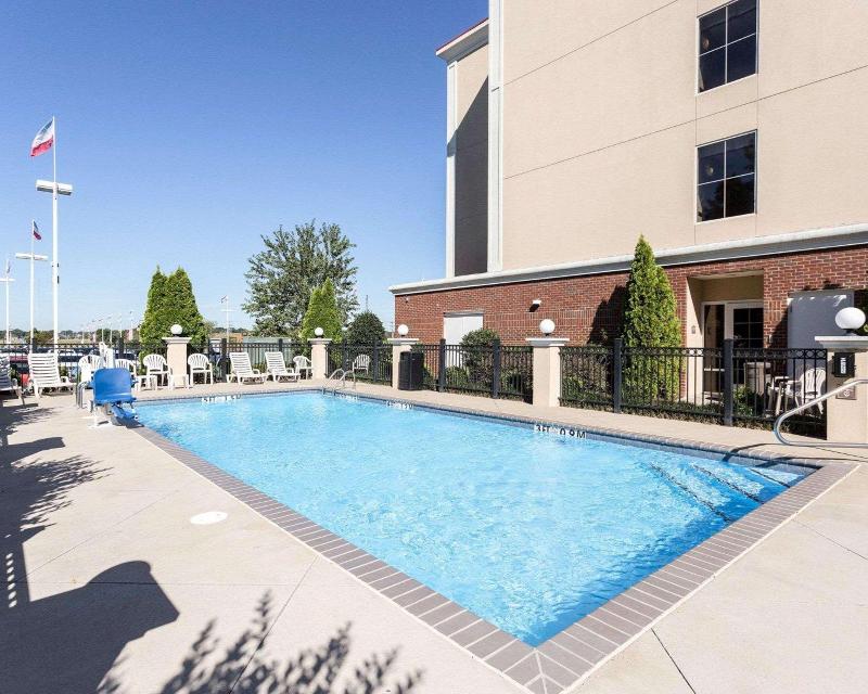 Comfort Suites Olive Branch West image