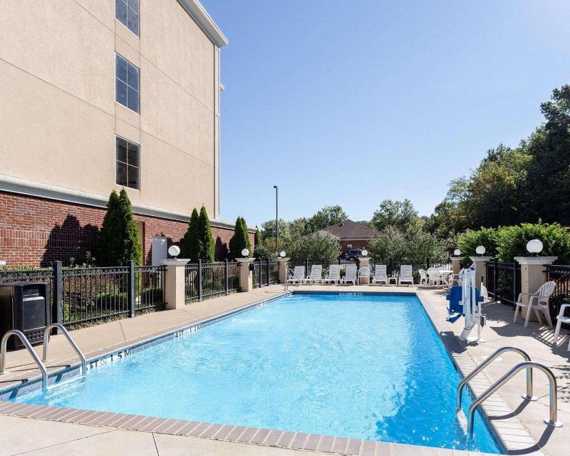 Comfort Suites Olive Branch West image