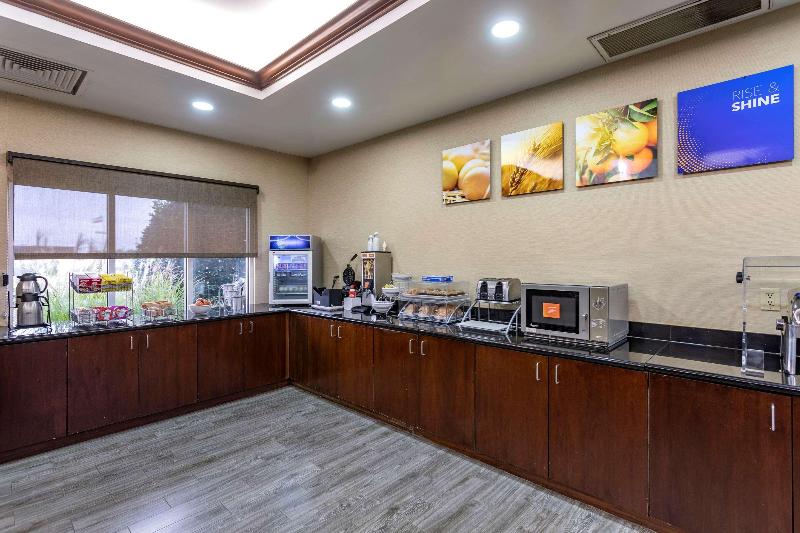 Comfort Suites Olive Branch West image
