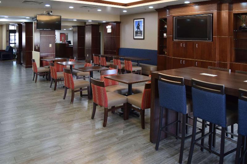 Comfort Suites Olive Branch West image