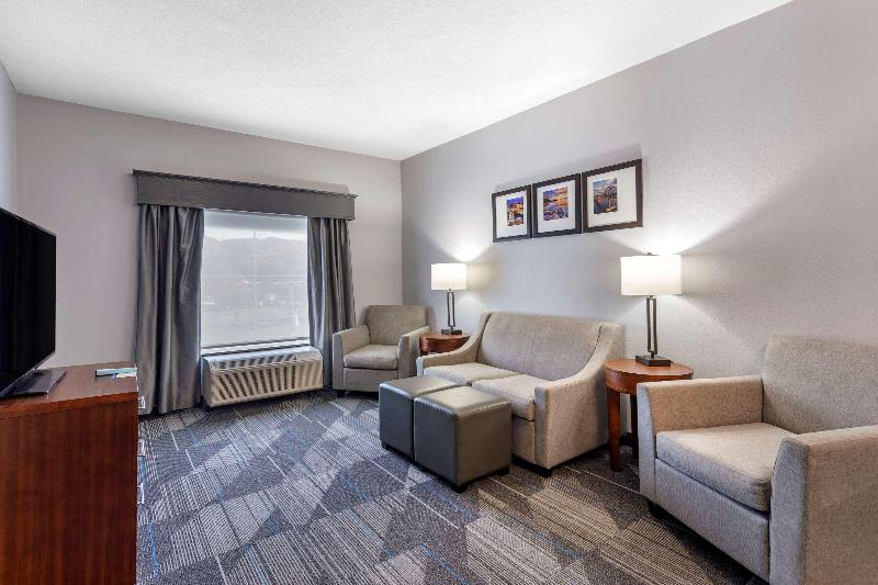 Comfort Suites Olive Branch West image