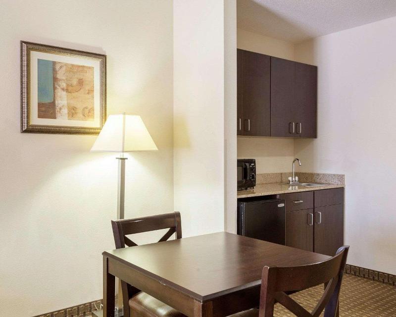 Comfort Suites Olive Branch West image