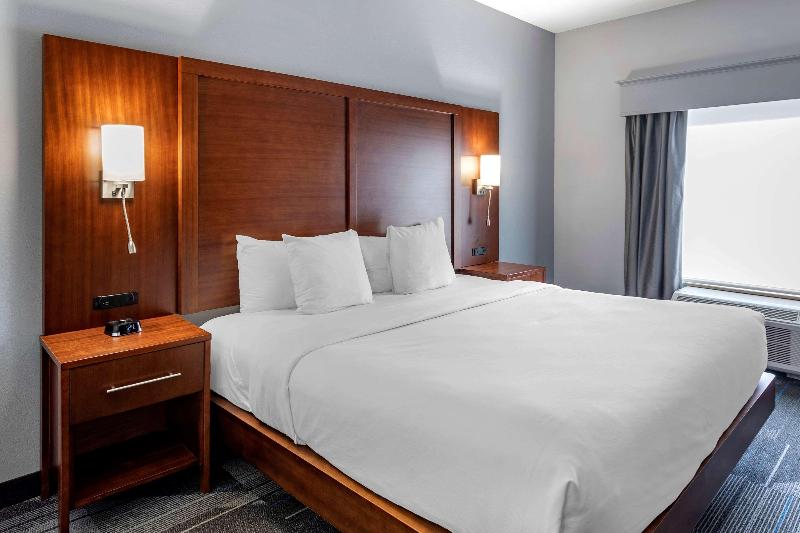 Comfort Suites Olive Branch West image