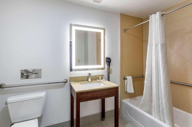 Comfort Suites Olive Branch West image