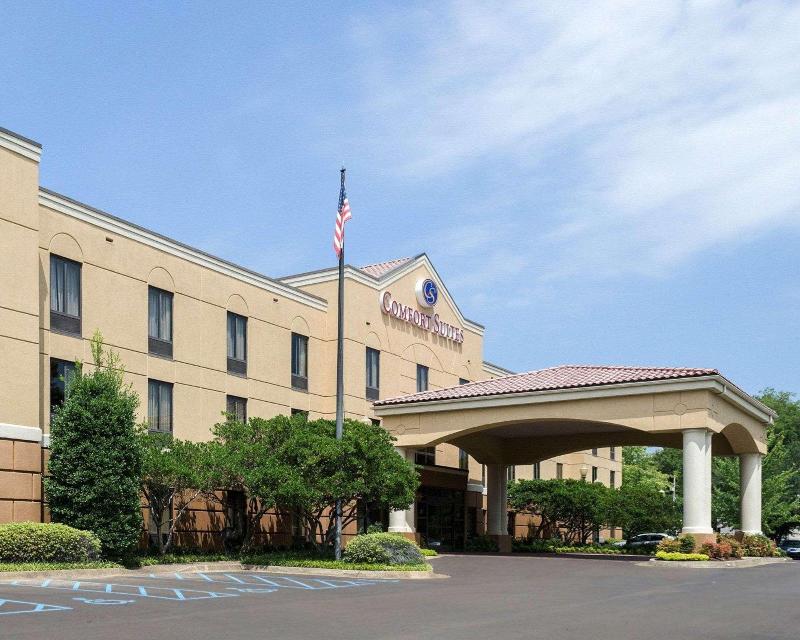 Comfort Suites Starkville image