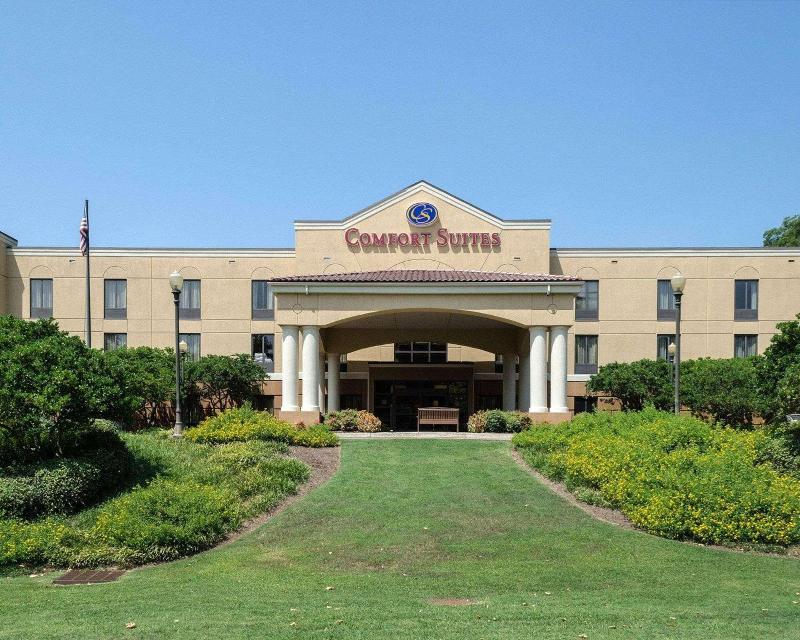 Comfort Suites Starkville image