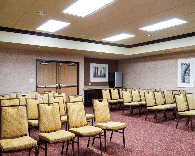 Comfort Suites Starkville image