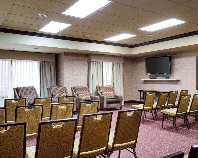 Comfort Suites Starkville image