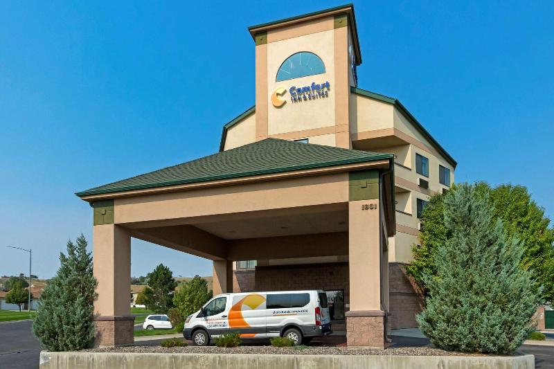 Comfort Inn & Suites Market - Airport image