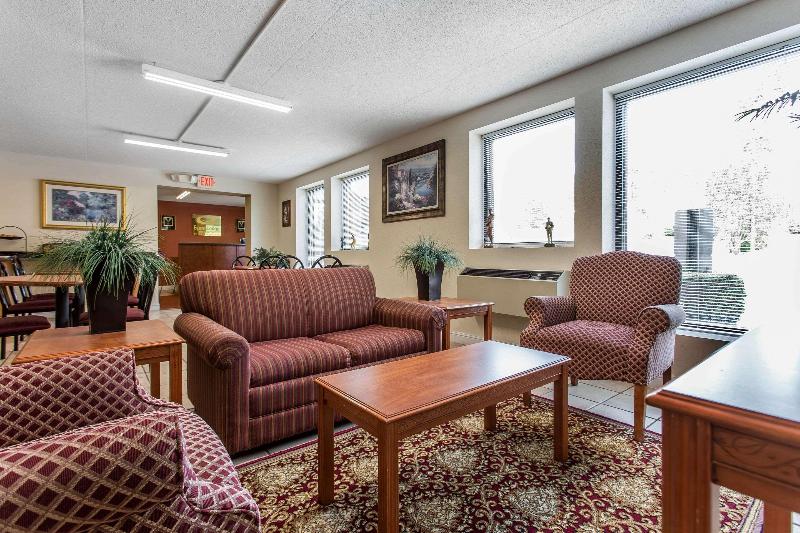 Econo Lodge & Suites Southern Pines image