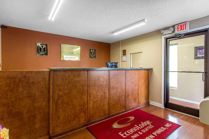 Econo Lodge & Suites Southern Pines image