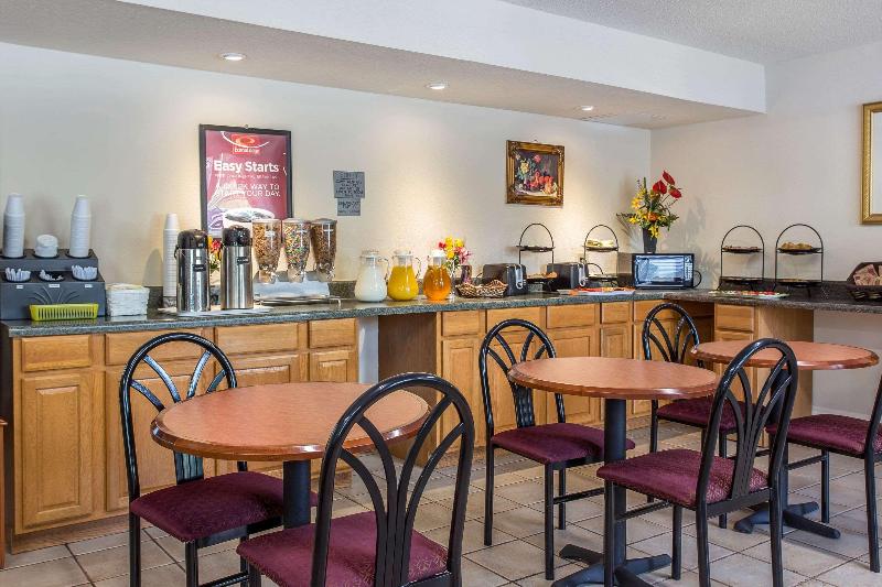 Econo Lodge & Suites Southern Pines image