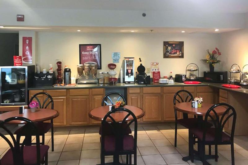 Econo Lodge & Suites Southern Pines image
