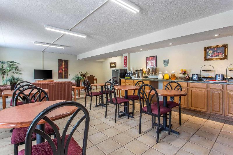 Econo Lodge & Suites Southern Pines image
