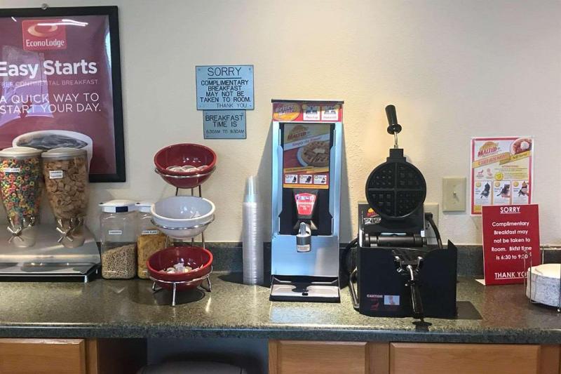 Econo Lodge & Suites Southern Pines image
