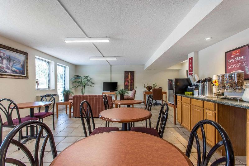 Econo Lodge & Suites Southern Pines image