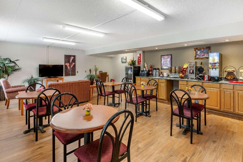 Econo Lodge & Suites Southern Pines image