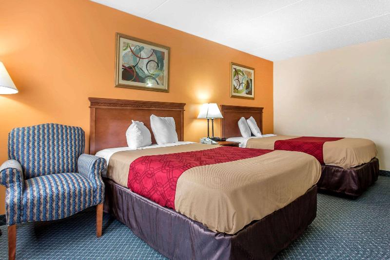 Econo Lodge & Suites Southern Pines image
