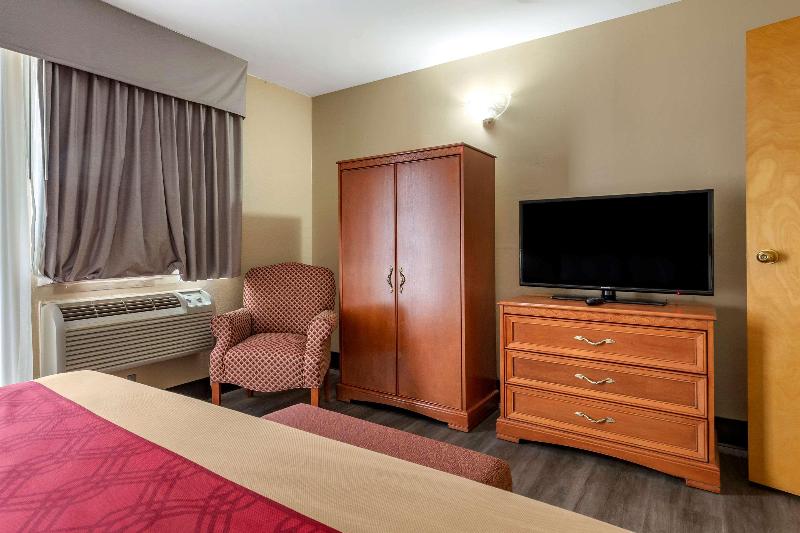 Econo Lodge & Suites Southern Pines image