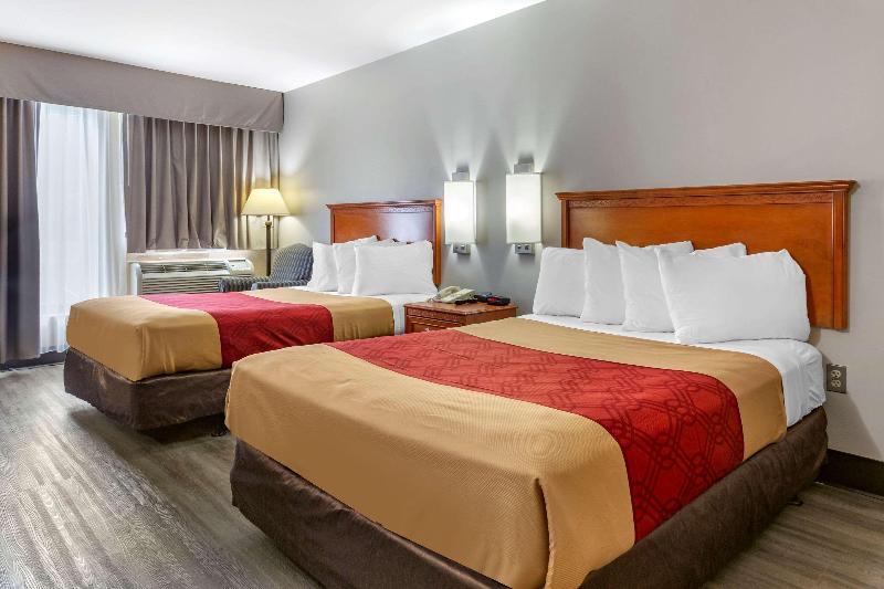 Econo Lodge & Suites Southern Pines image