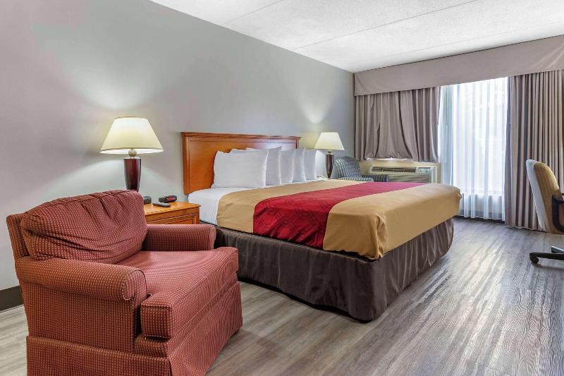Econo Lodge & Suites Southern Pines image