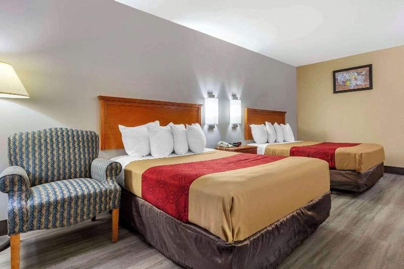 Econo Lodge & Suites Southern Pines image
