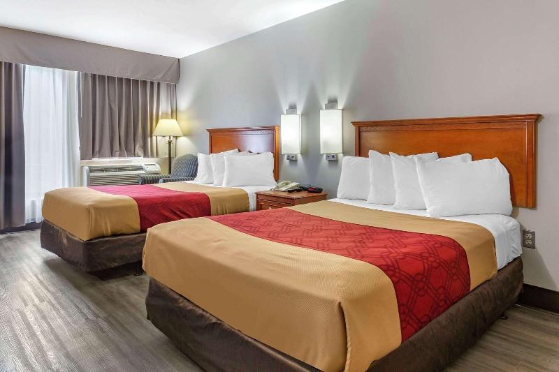 Econo Lodge & Suites Southern Pines image